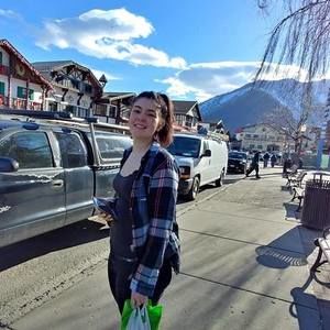 Meet your Posher, Corisa